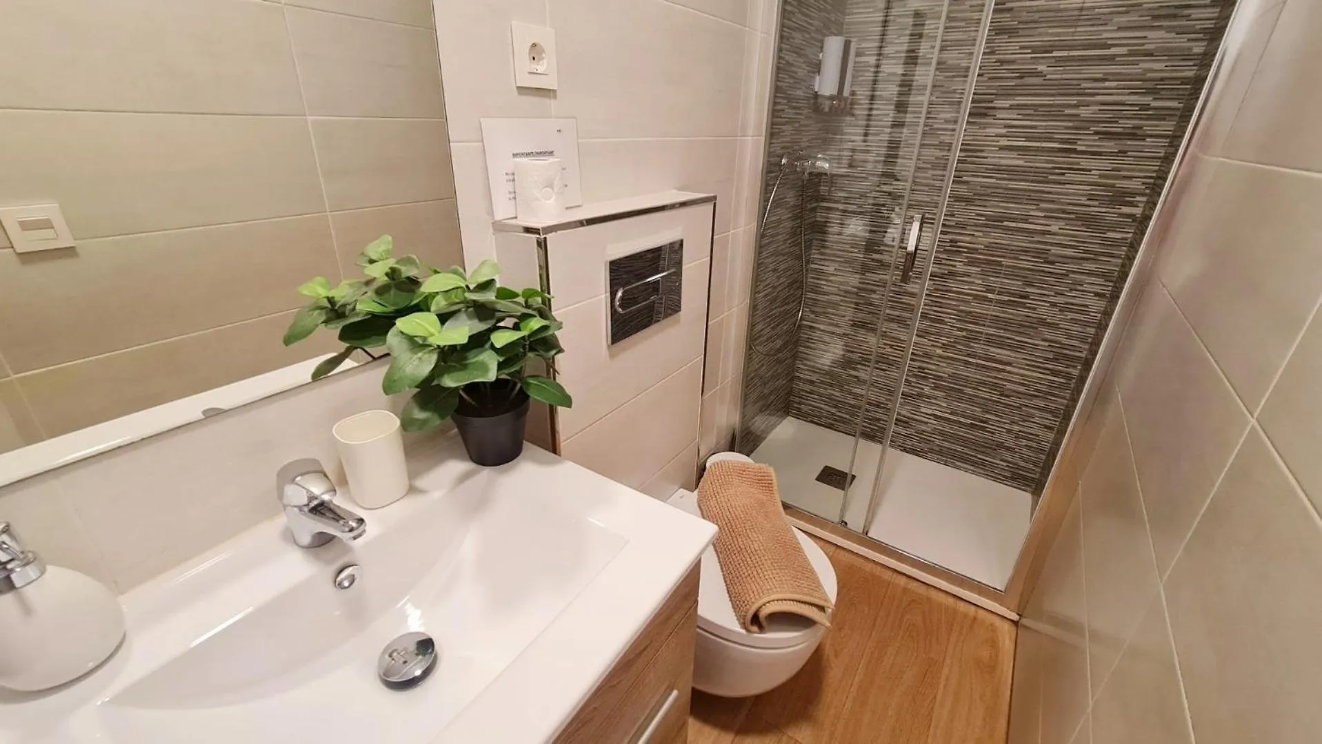 Duplex Huelin II & Beach Malaga 0*,